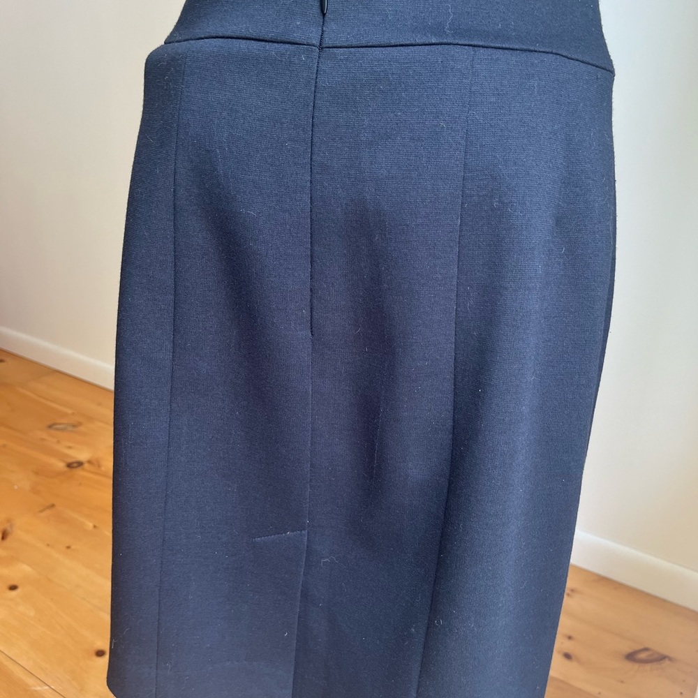 Tahari Elegant Navy Pencil Skirt